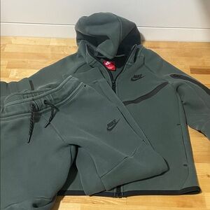 Nike Tech Green Hoodie and Joggers Set size M